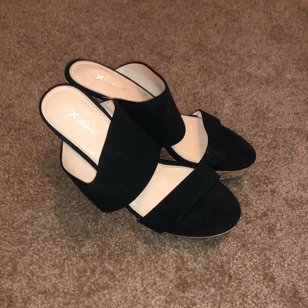 Black wedges